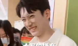 娱乐吃瓜酱男生加分