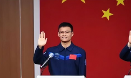 袁亚平家庭背景,出身寒门，逆袭人生，揭秘其家庭背景与奋斗历程