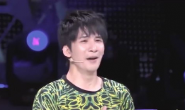 六哲在娱乐圈,娱乐圈的璀璨星辰，音乐与梦想的交织者